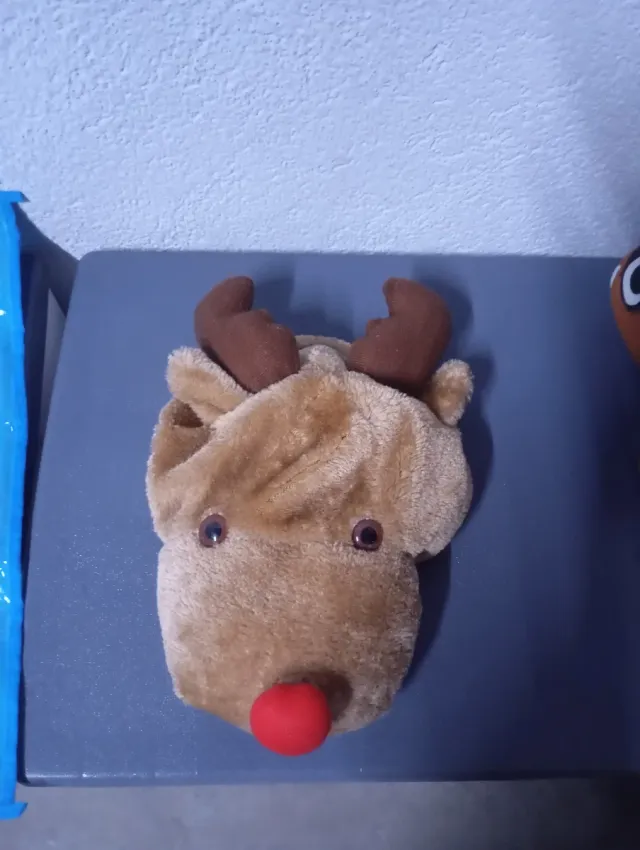 Gorro de reno con nariz roja