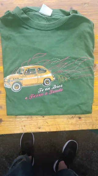 T-shirt verde con disegno auto Rei Zentolo