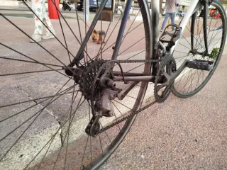 Bicicleta de carretera con cambios en manillar