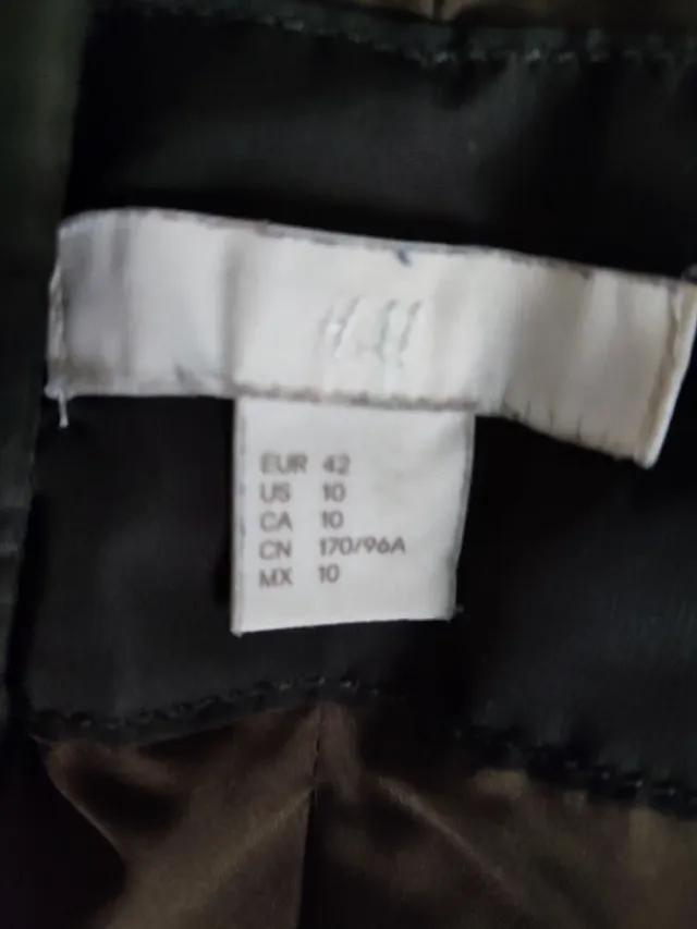 Cazadora plumifero  verde oscuro con capucha y pel