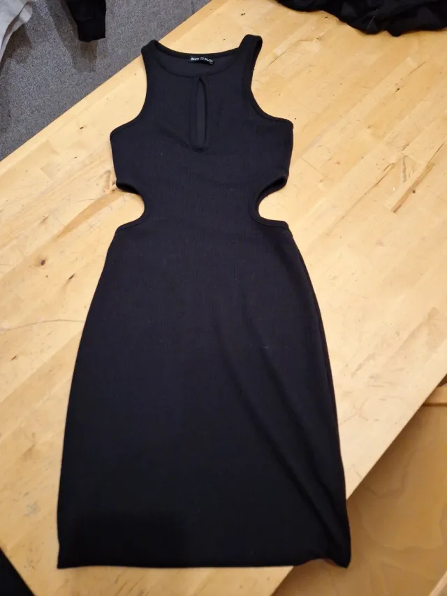 Vestido Bershka Negro Talla S con Aberturas