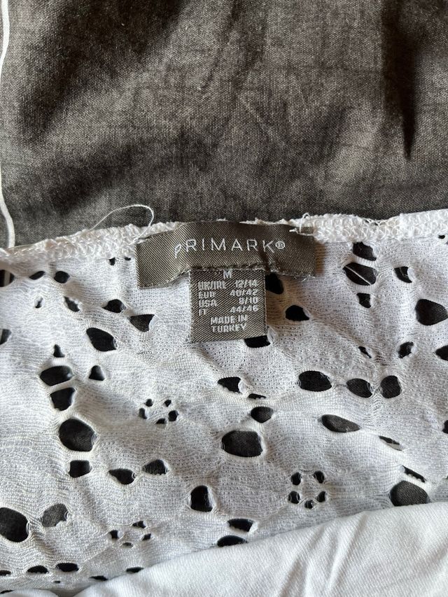 Crop trop troquelado de Primark 