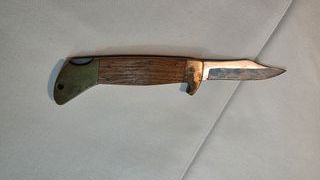 Coltello multiuso con cavatappi