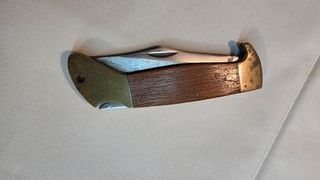 Coltello multiuso con cavatappi