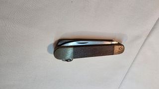 Coltello multiuso con cavatappi