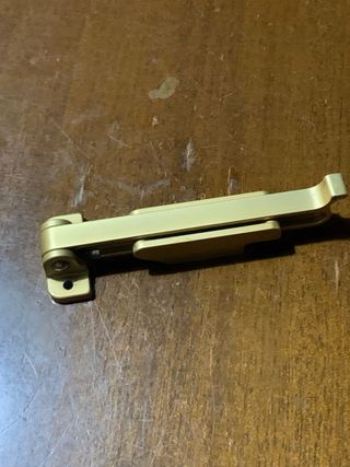 Retenedor de cerrojo para puerta