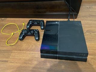 PS4 (PlayStation 4) Negra + 2 mandos