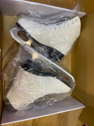 Patines de hielo blancos