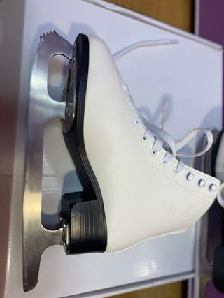 Patines de hielo blancos