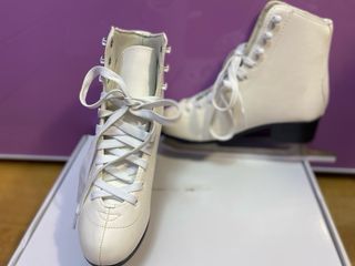 Patines de hielo blancos