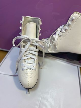Patines de hielo blancos