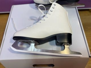 Patines de hielo blancos