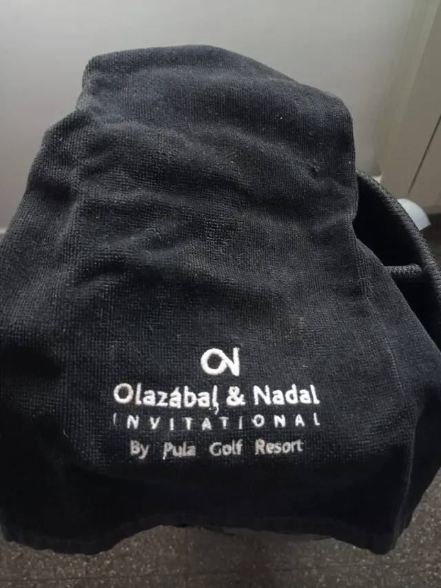 Bolsa de Golf Bridgestone con Palos.