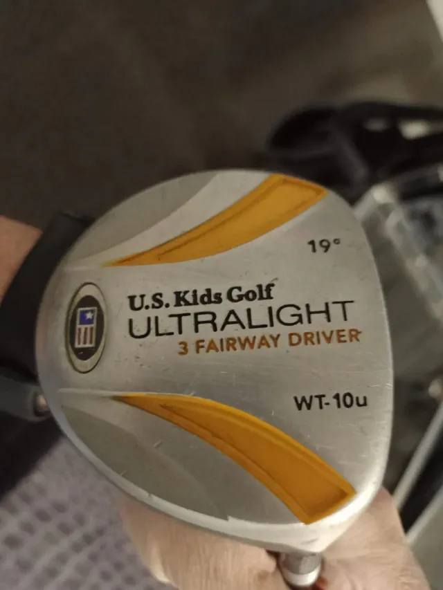 Bolsa de Golf Bridgestone con Palos.