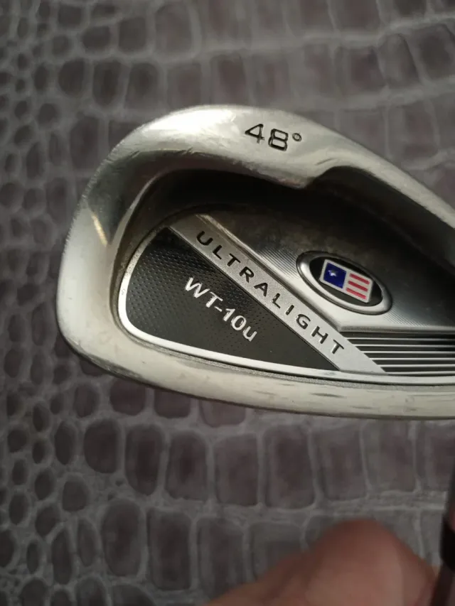 Bolsa de Golf Bridgestone con Palos.