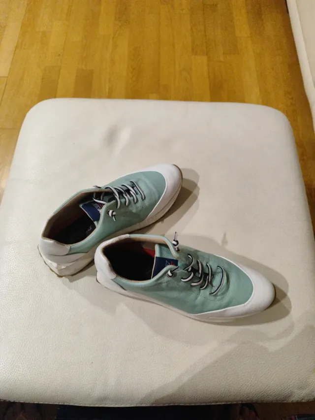 Zapatillas Teal y Blanco
