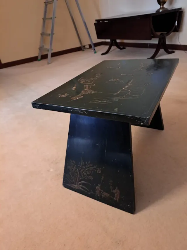 Mesita china lacada verde/dorado