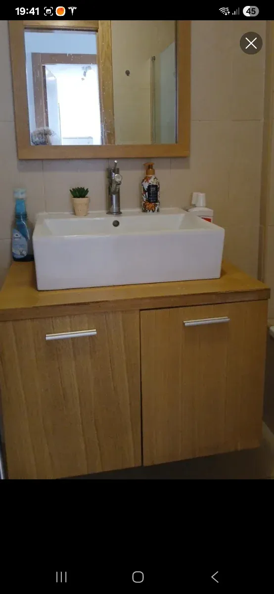 Mueble de baño madera con espejo