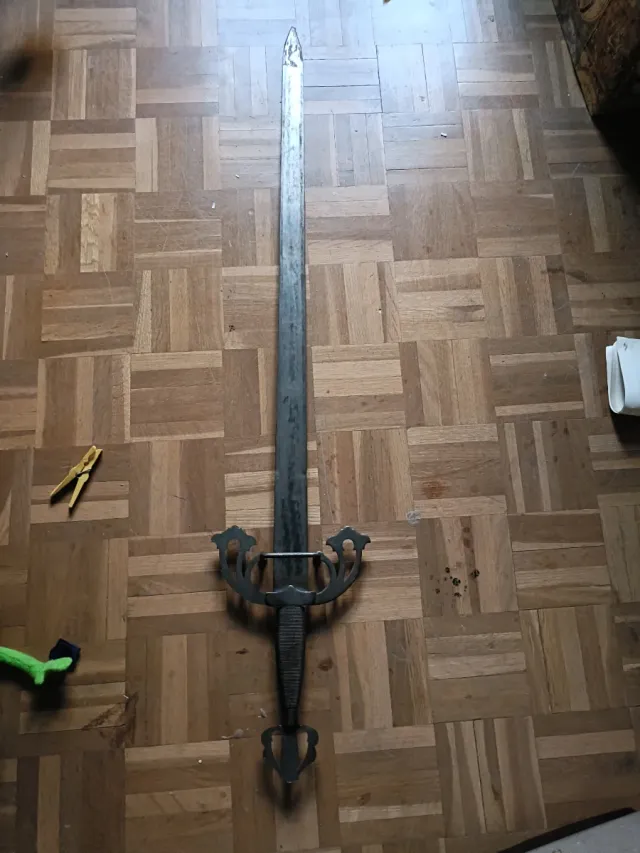 Espada decorativa con guarda