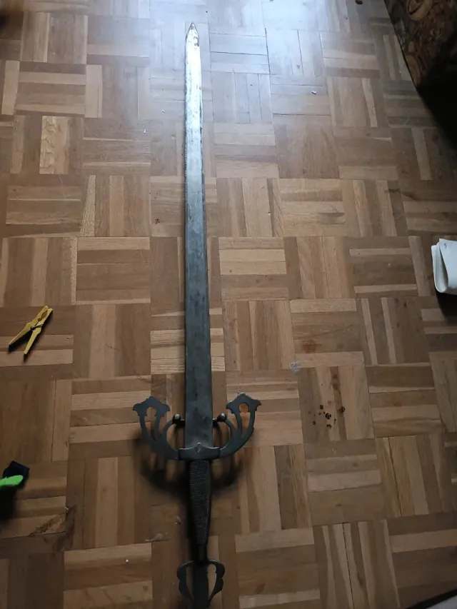 Espada decorativa con guarda