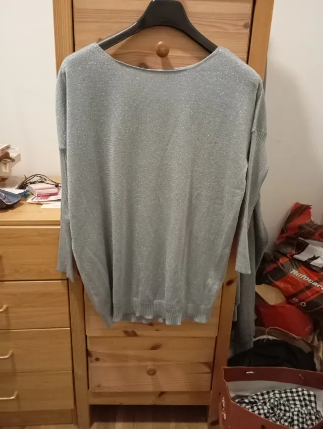 Jersey azul claro
o brillante