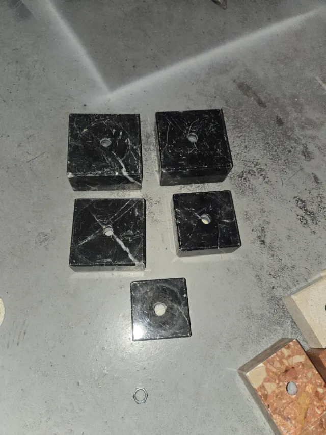 Peanas de mármol negro (5 unidades)