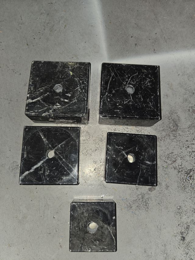 Peanas de mármol negro (5 unidades)