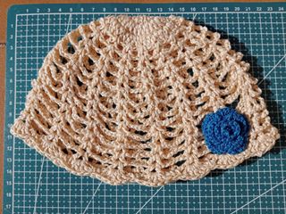 Gorro en red hecho a mano a crochet -Mesh hat