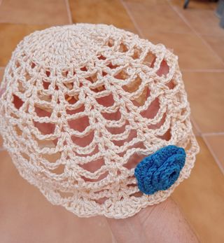 Gorro en red hecho a mano a crochet -Mesh hat