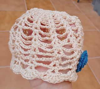 Gorro en red hecho a mano a crochet -Mesh hat