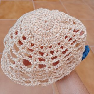 Gorro en red hecho a mano a crochet -Mesh hat