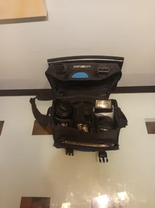 Bolso Cámara Minolta Negro y Multicolor