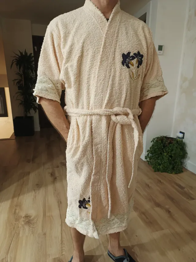 Albornoz mujer beige con bordado