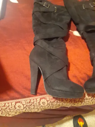 Botas de tacón y plataforma negras