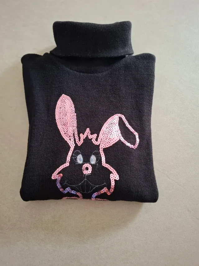 Maglia dolcevita con coniglietto paillettes