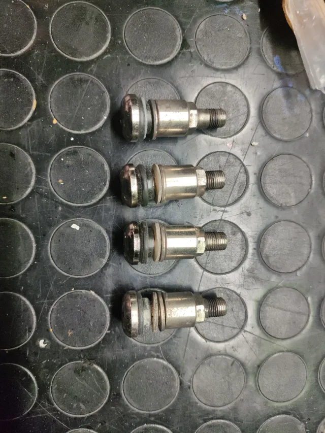 4 Válvulas Metálicas Clássicas