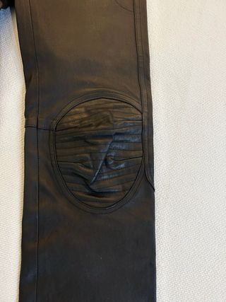 Pantalón recto de cuero negro de mujer vintage