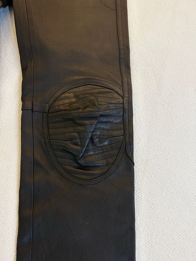 Pantalón recto de cuero negro de mujer vintage 