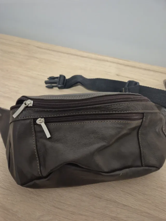 Riñonera de piel marrón