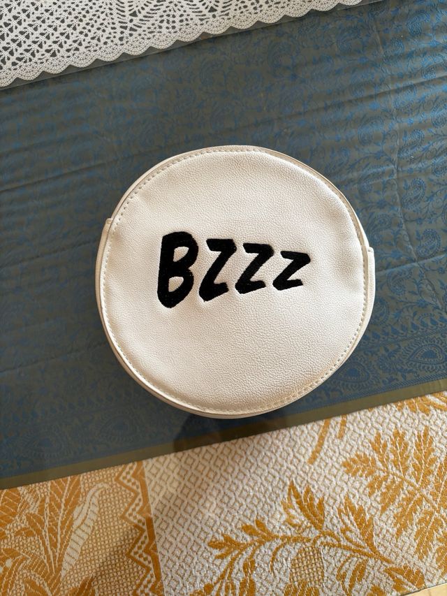 Bolso redondo KLING abeja bordada