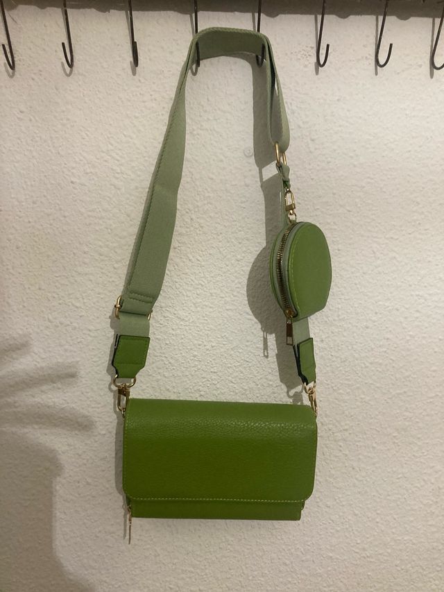 Bolso verde con monedero
