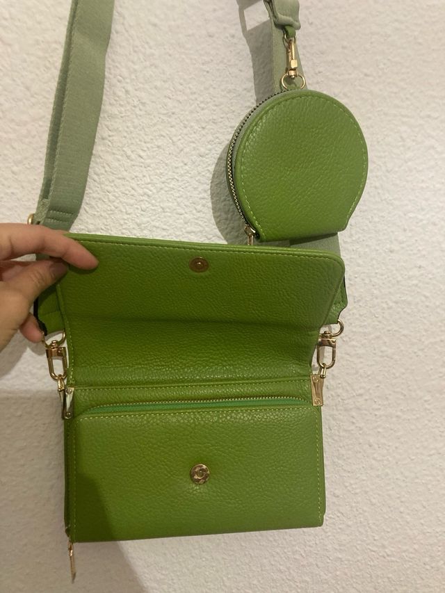 Bolso verde con monedero