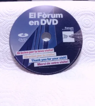 Gorra azul y DVD El Fòrum