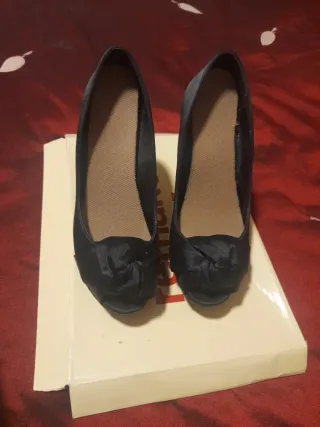 Zapatos de tacón negros para mujer