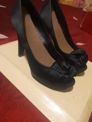 Zapatos de tacón negros para mujer