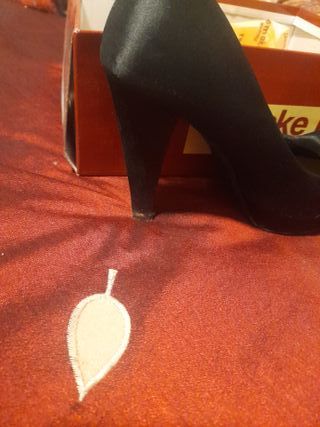 Zapatos de tacón negros para mujer