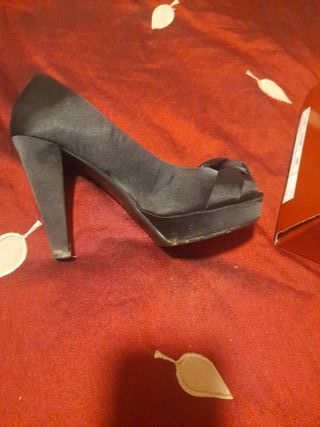 Zapatos de tacón negros para mujer