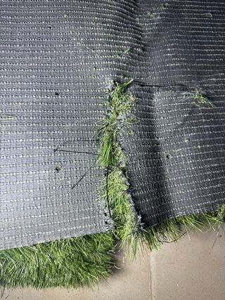 gran trozo césped artificial alta calidad