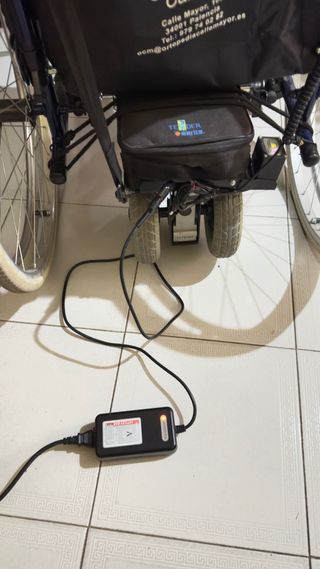 Silla de ruedas eléctrica como nueva