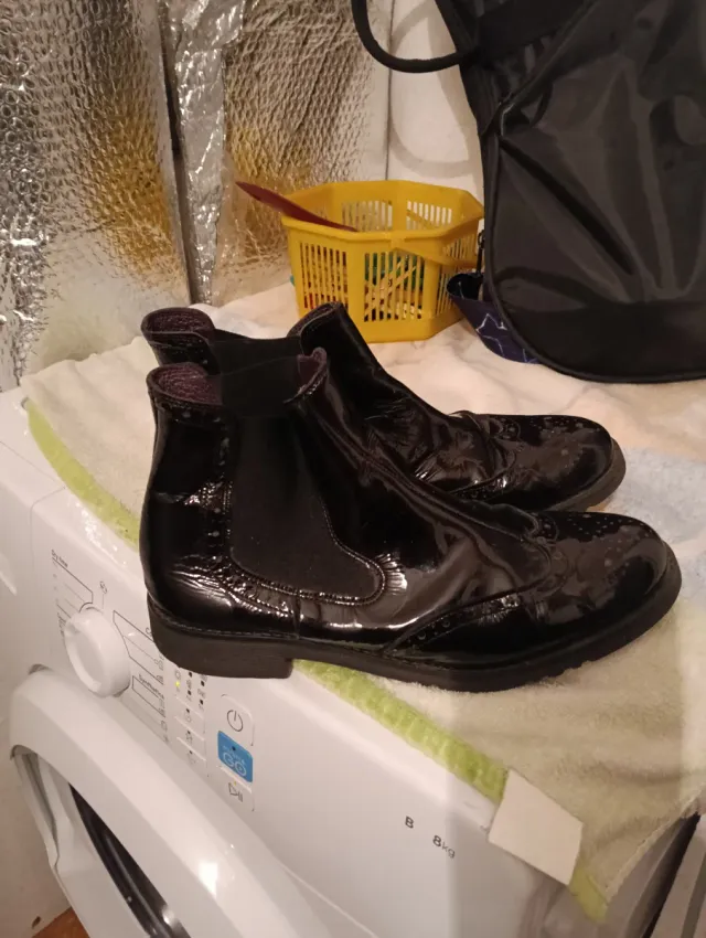 Botas Chelsea charol negras